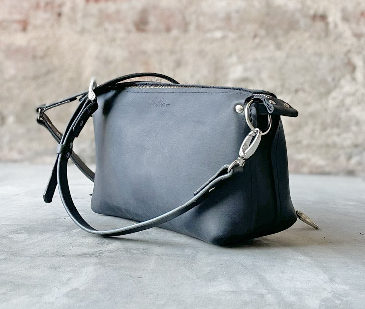 Crossbody handbag